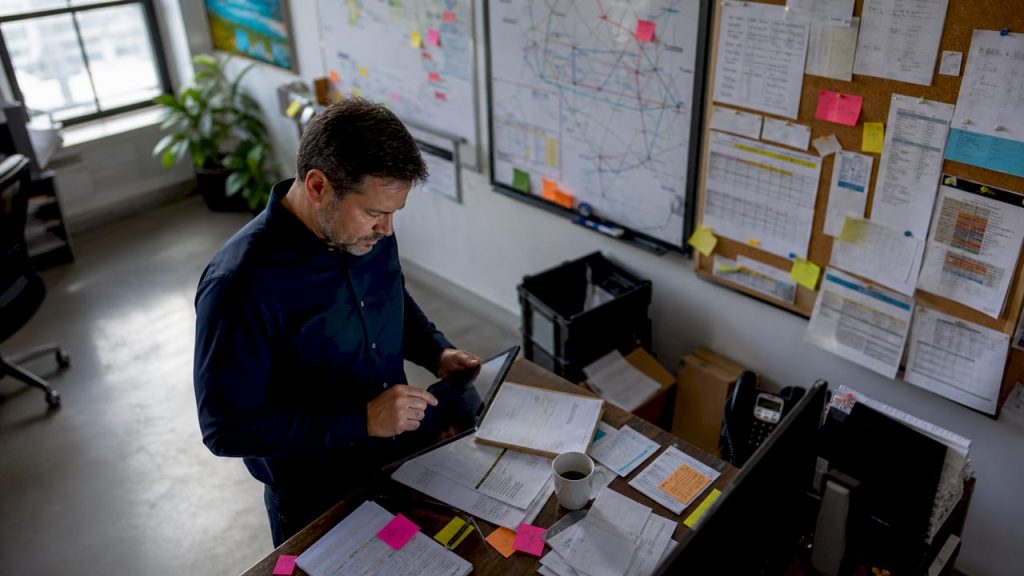 Freight manager using digital trucking tablet